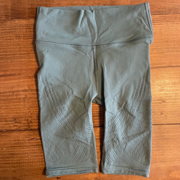 Lululemon Reveal Bike Shorts Sz.4 - Picture 8 of 11